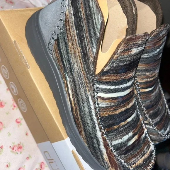 Hey Dude Women's Shoes - Picture 6 of 8